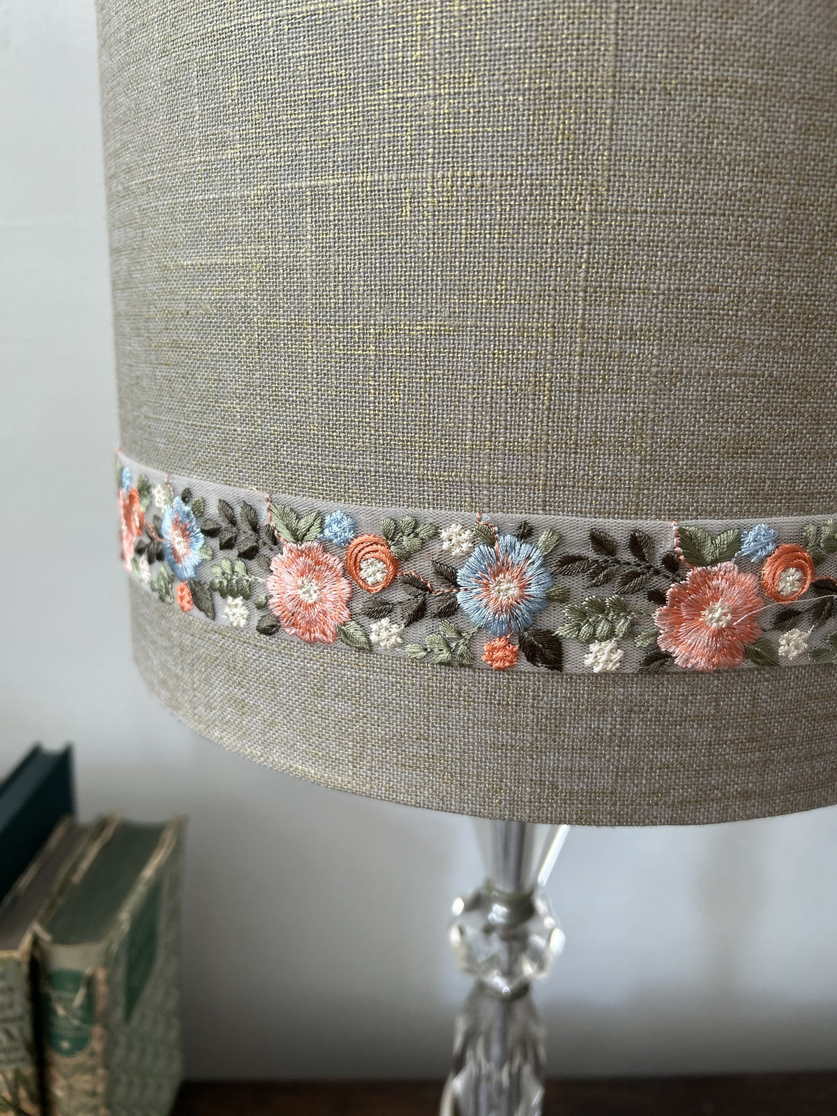 Close_Up_Ribbon_Gold_Linen