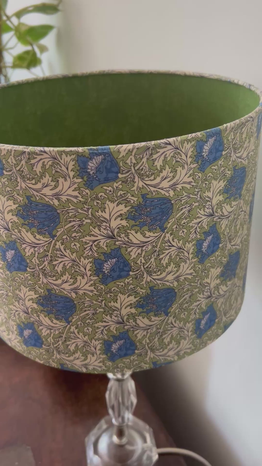 Short video of the William Morris look alike  shade